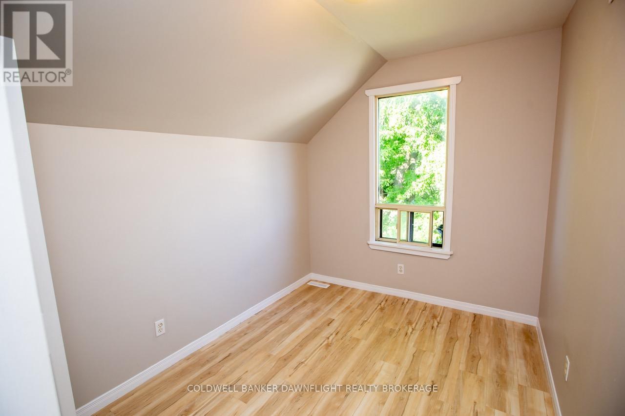 Photo 5 of 24 for 458 Adelaide Street N
