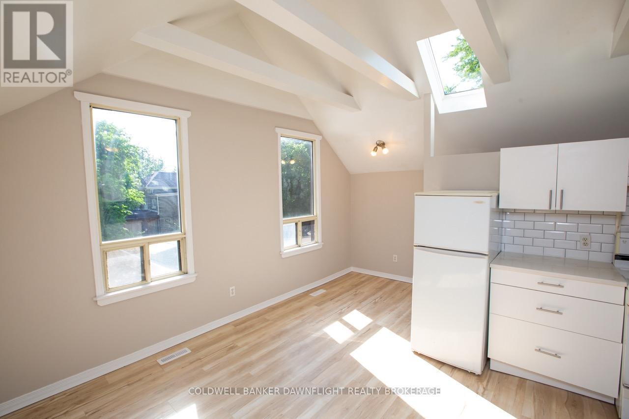 Photo 7 of 24 for 458 Adelaide Street N