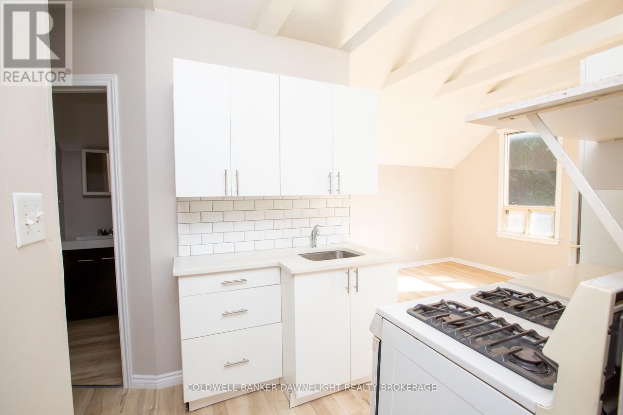Photo 9 of 24 for 458 Adelaide Street N