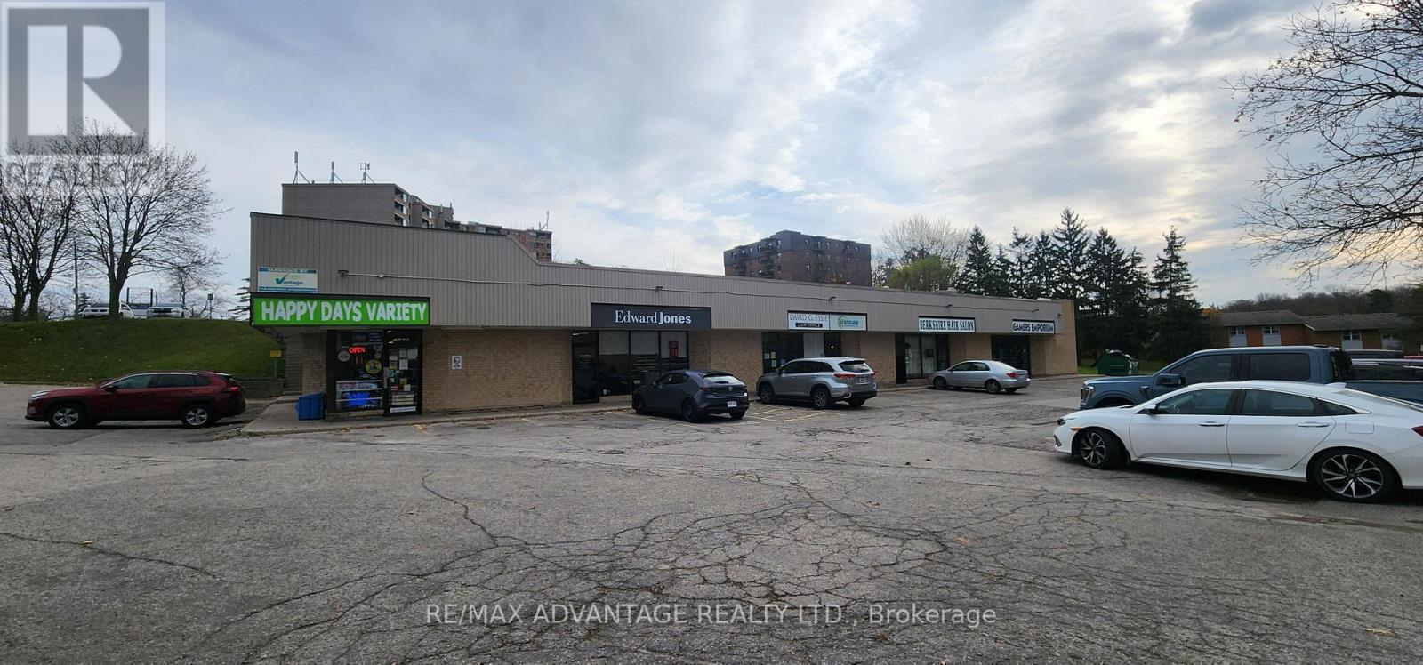 520 Springbank Drive, London South (South D), Ontario  N6J 4X8 - Photo 3 - X12175553