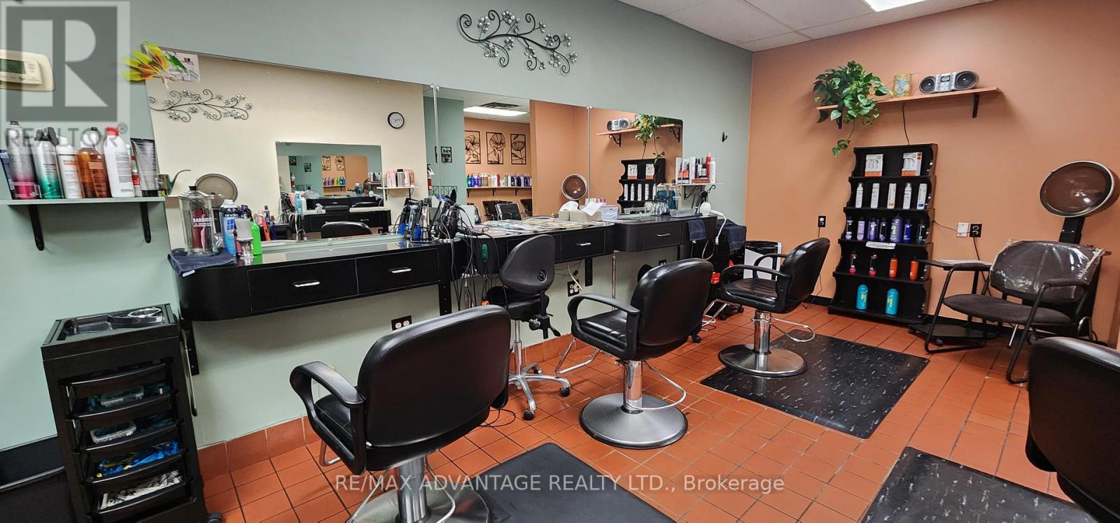 520 Springbank Drive, London South (South D), Ontario  N6J 4X8 - Photo 6 - X12175553