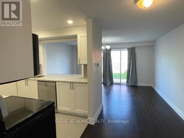 132 Dunsmore Lane, Barrie, Ontario  L4M 6Z7 - Photo 5 - S12111902