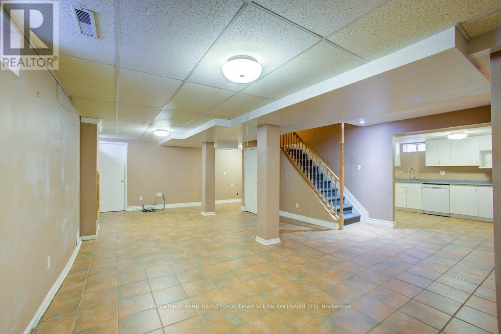 105 Veneto Drive, Vaughan, Ontario  L4L 8X5 - Photo 36 - N12175463
