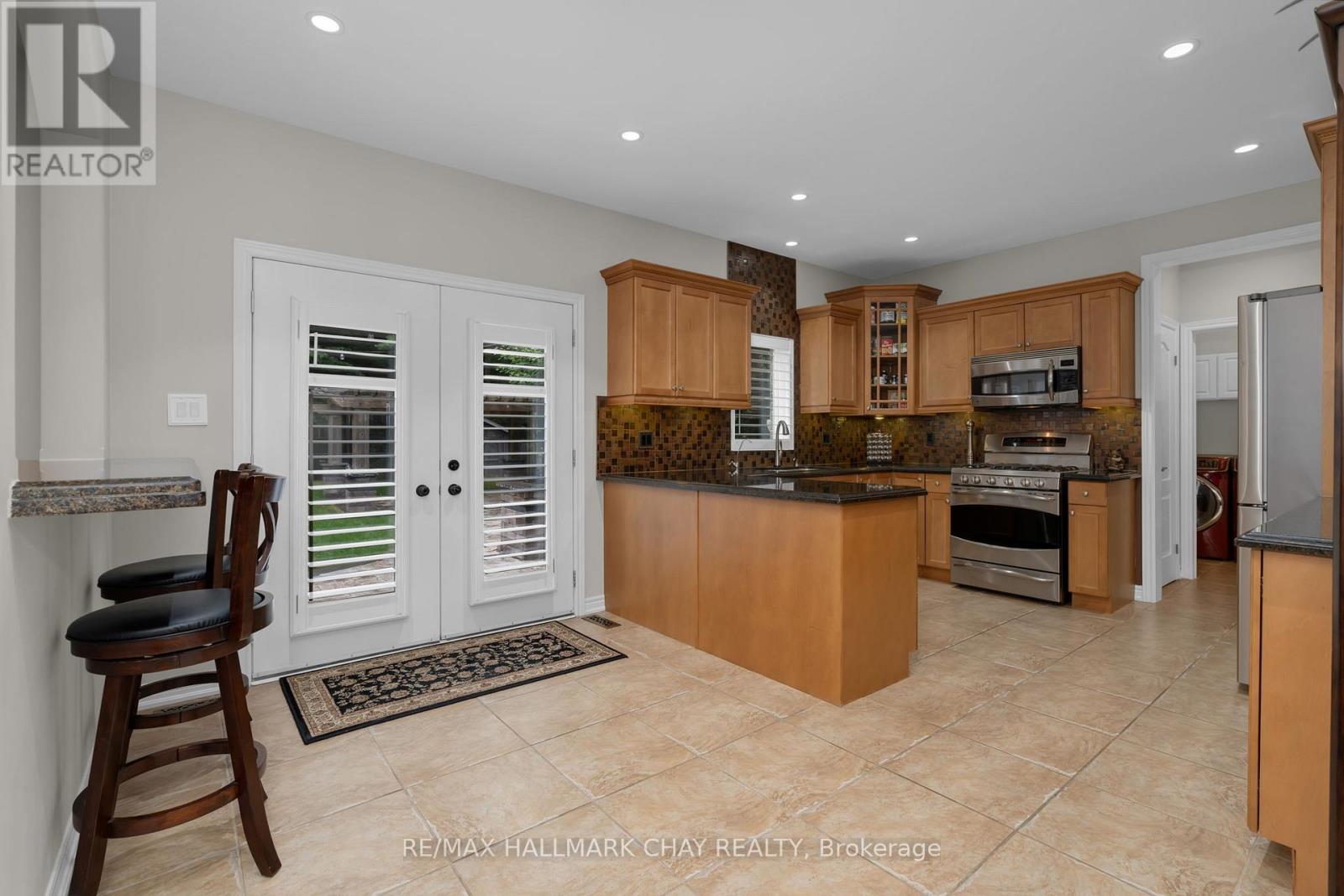 70 Cumming Drive, Barrie, Ontario  L4N 0C6 - Photo 8 - S12175379