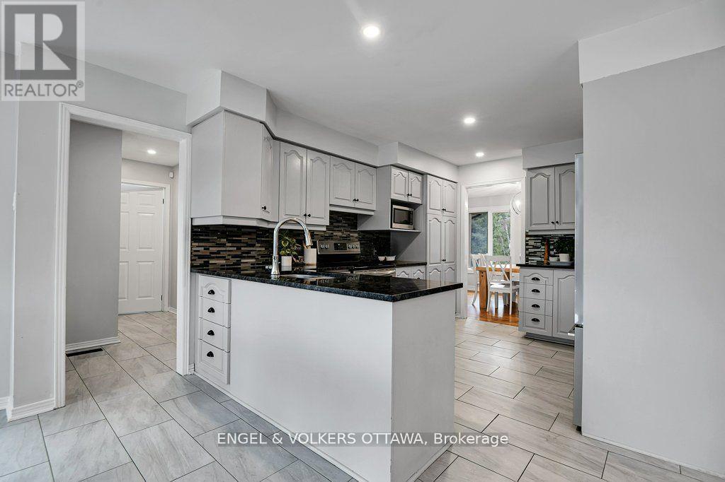102 Delaney Drive, Ottawa, Ontario  K0A 1L0 - Photo 17 - X12175492