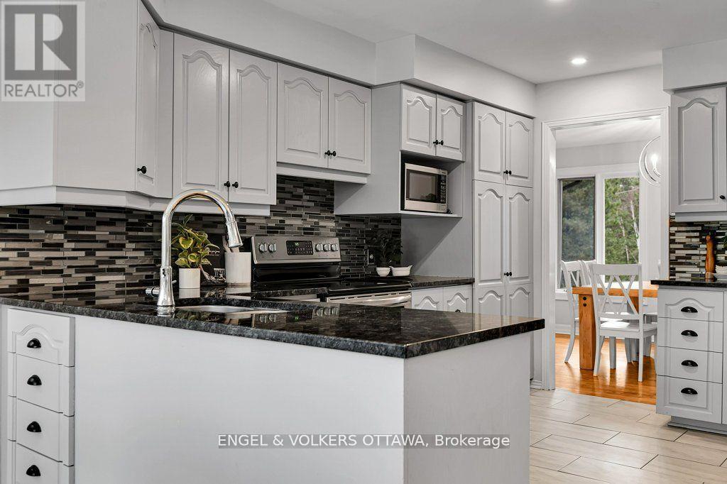 102 Delaney Drive, Ottawa, Ontario  K0A 1L0 - Photo 18 - X12175492