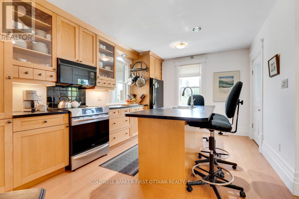 376 North Shore Road, Lanark Highlands, Ontario  K0G 1M0 - Photo 11 - X12175495