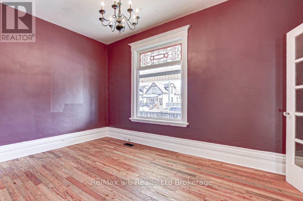 1026 Trafalgar Street, London East, Ontario  N5Z 1G4 - Photo 8 - X12133617
