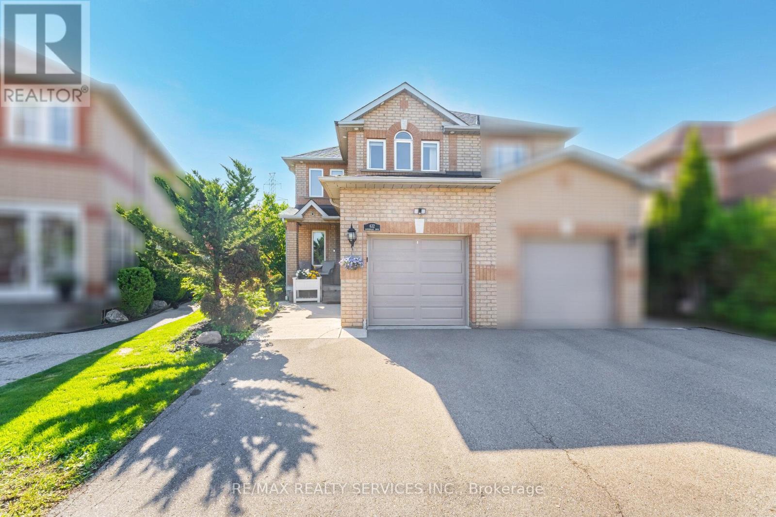 632 Leatherleaf Drive, Mississauga, Ontario  L4Z 3Z1 - Photo 2 - W12175400