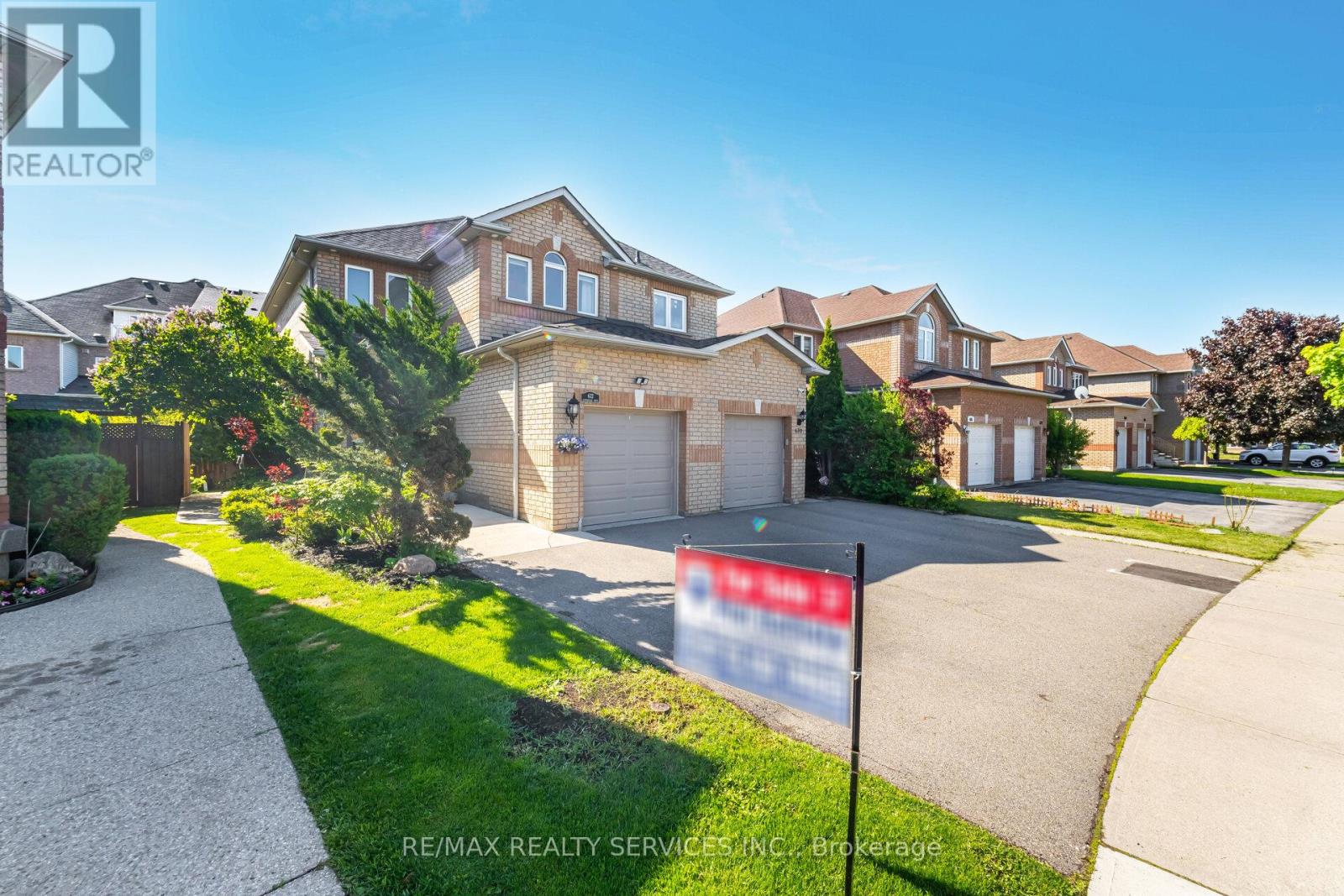 632 Leatherleaf Drive, Mississauga, Ontario  L4Z 3Z1 - Photo 4 - W12175400