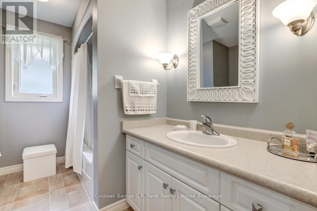 130 Glendale Drive, Tillsonburg, Ontario  N4G 5V9 - Photo 21 - X12175481
