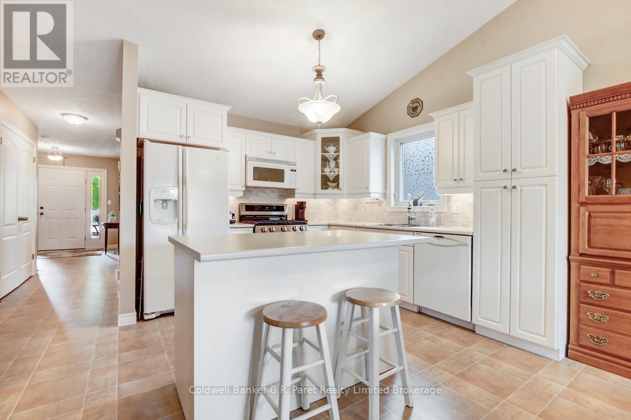 130 Glendale Drive, Tillsonburg, Ontario  N4G 5V9 - Photo 6 - X12175481