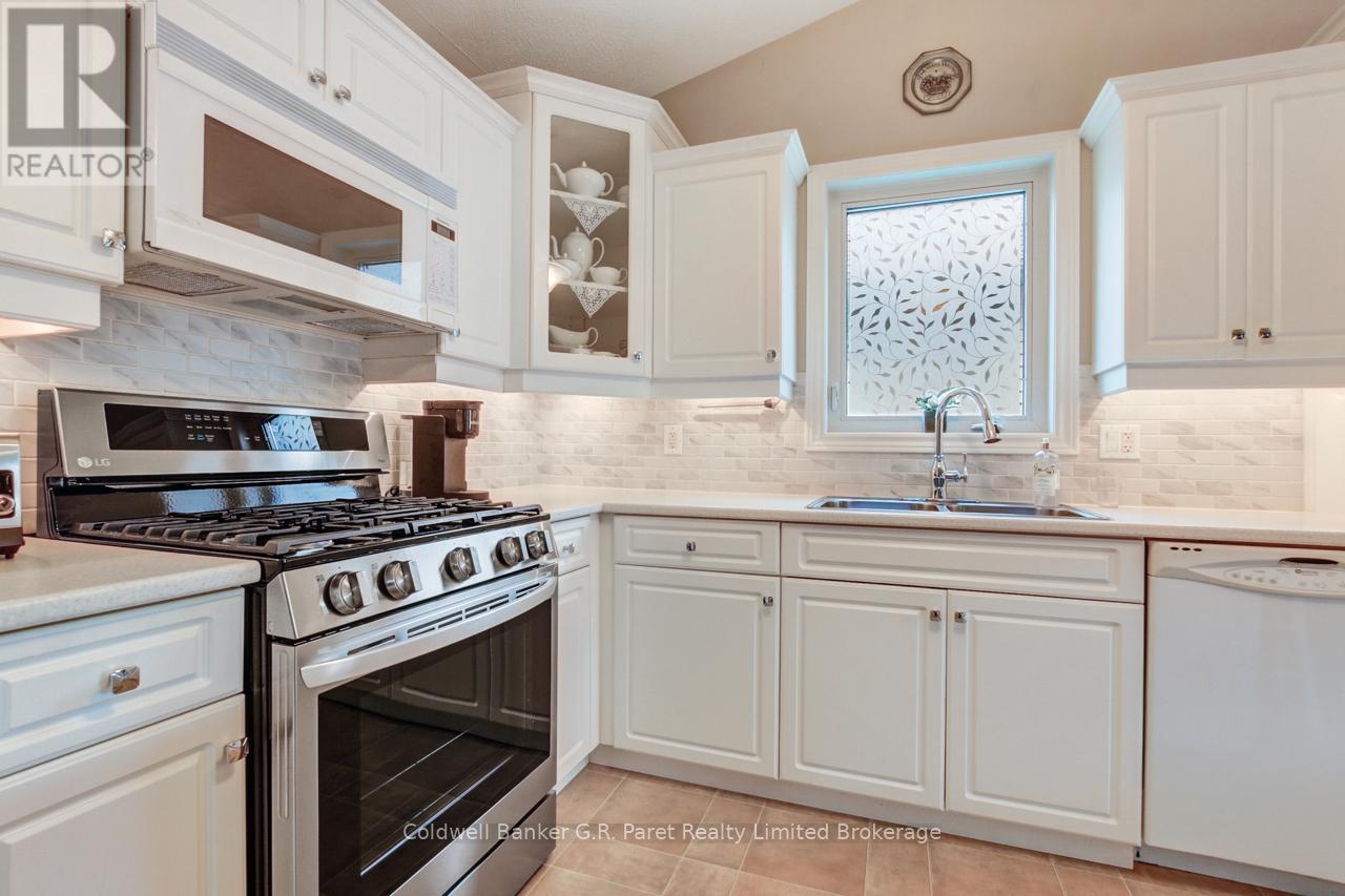 130 Glendale Drive, Tillsonburg, Ontario  N4G 5V9 - Photo 7 - X12175481