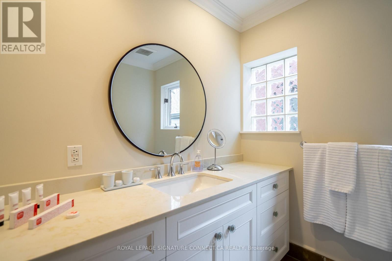 41 Palmerston Gardens, Toronto, Ontario  M6G 1V8 - Photo 17 - C12175575
