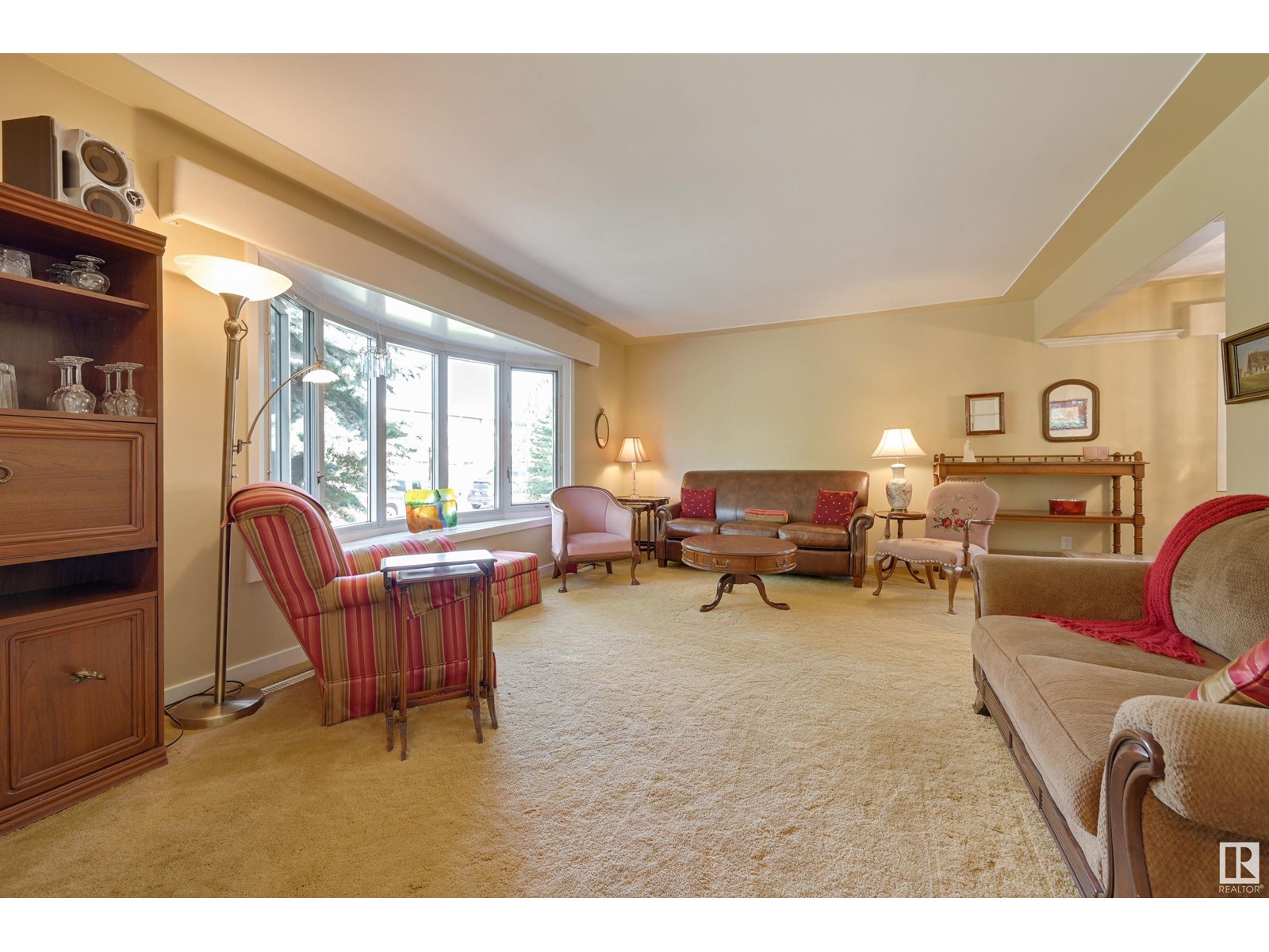 Property at 14415 96 AV NW image 3