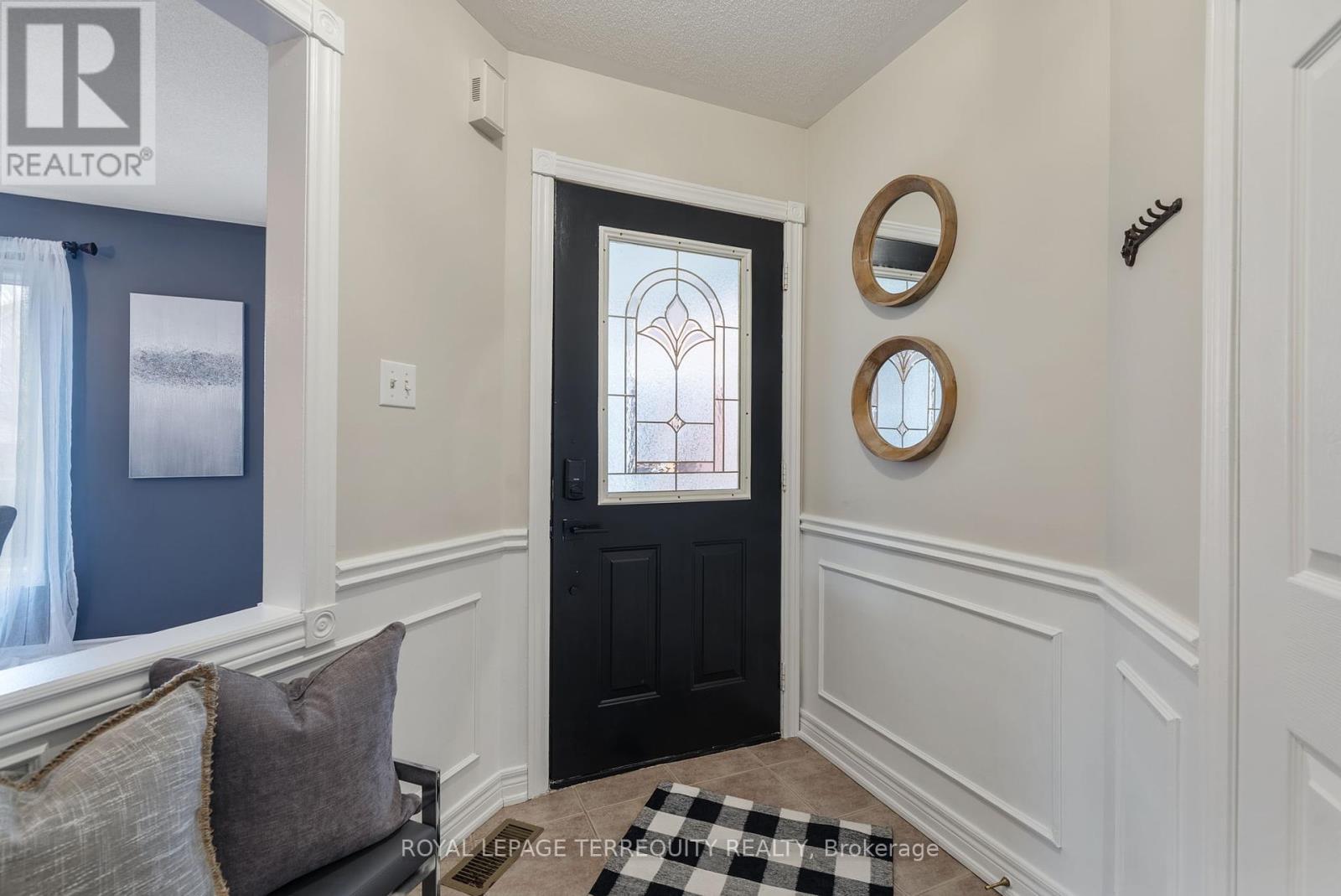 45 Aster Crescent, Whitby, Ontario  L1M 1J8 - Photo 4 - E12175587