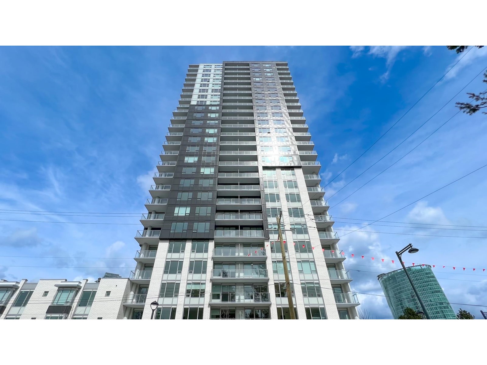 1602 13359 Old Yale Road, Surrey, British Columbia  V3T 0S4 - Photo 1 - R3006722