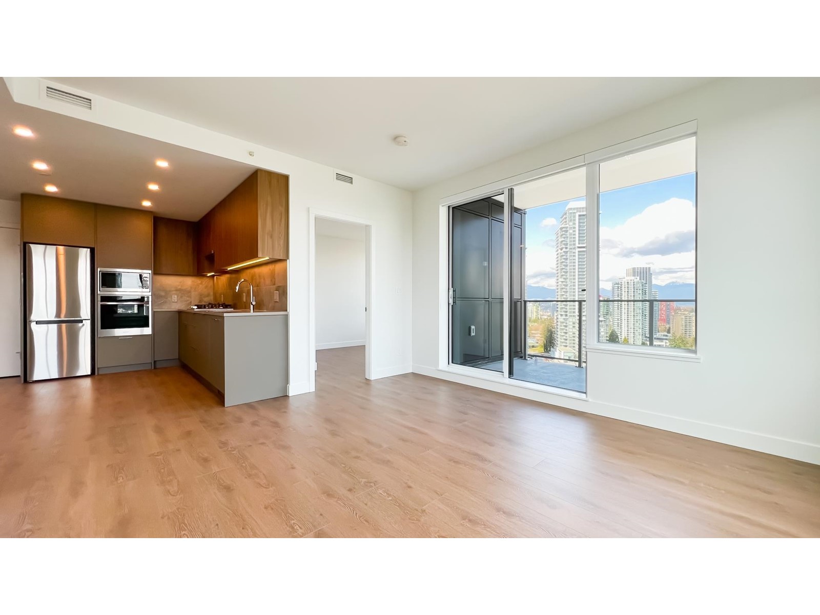 1602 13359 Old Yale Road, Surrey, British Columbia  V3T 0S4 - Photo 12 - R3006722