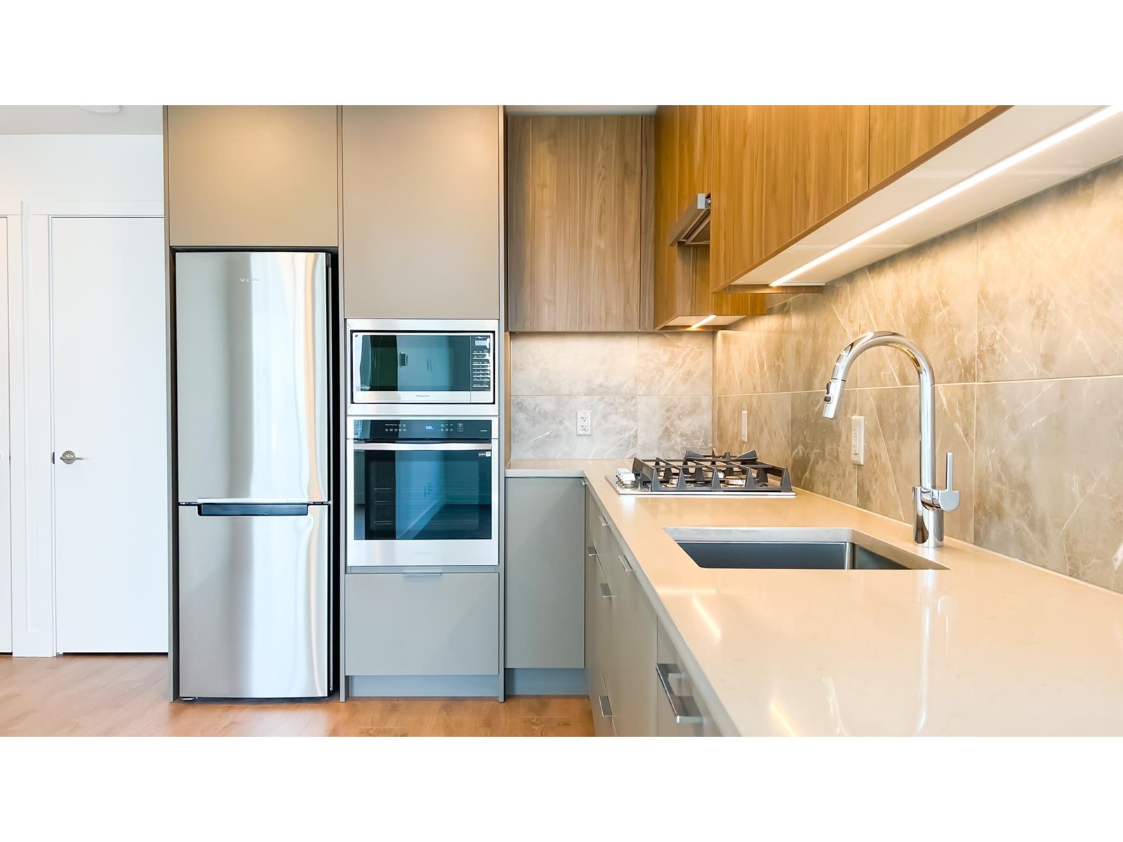 1602 13359 Old Yale Road, Surrey, British Columbia  V3T 0S4 - Photo 5 - R3006722