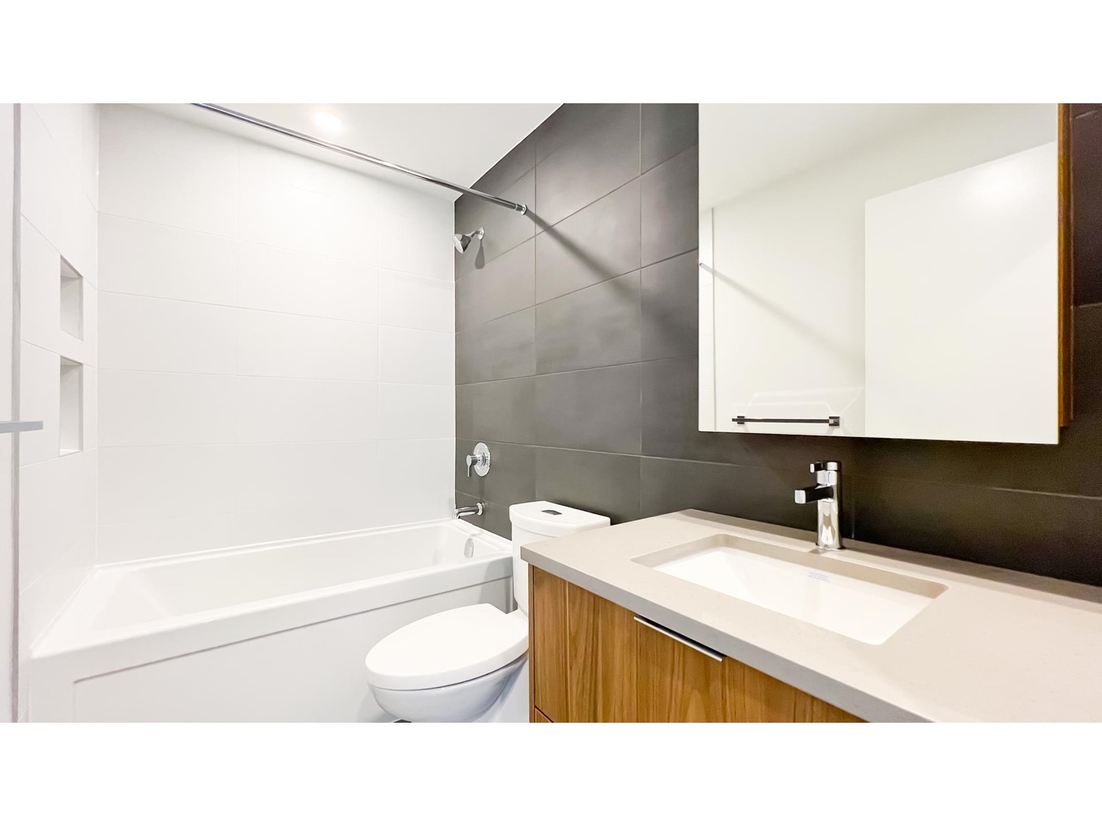 1602 13359 Old Yale Road, Surrey, British Columbia  V3T 0S4 - Photo 19 - R3006722