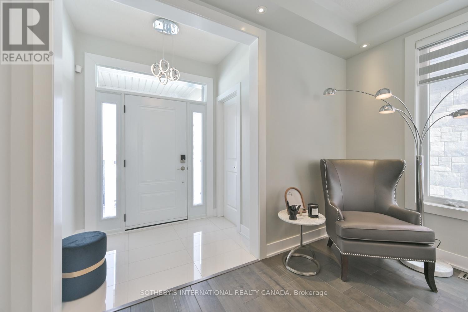 Property at 45 CRIMSON KING WAY image 3