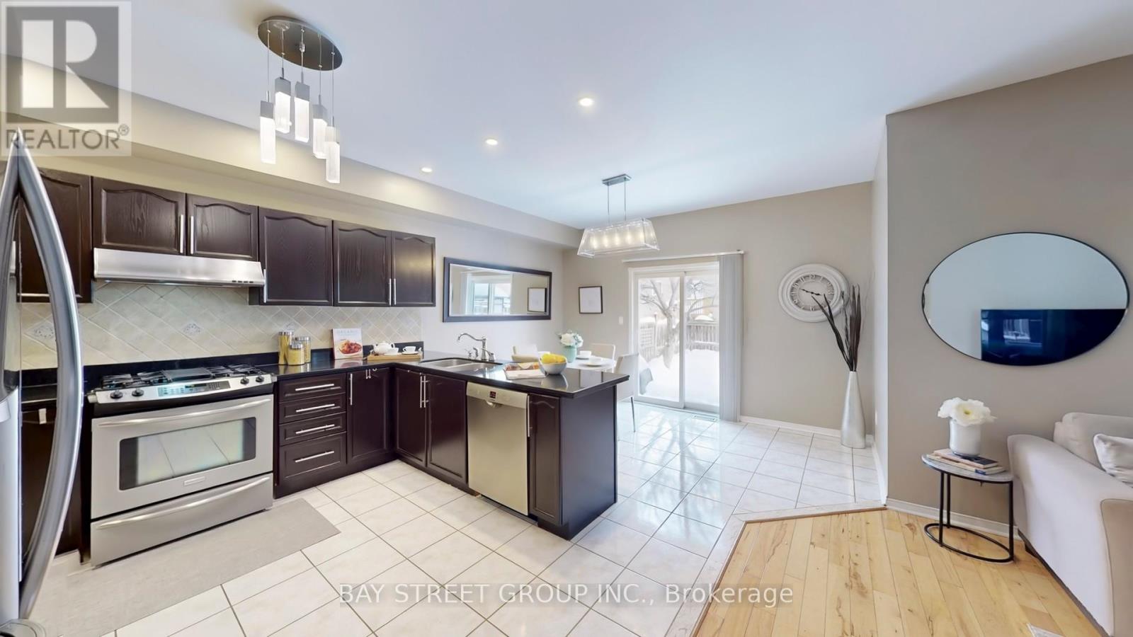 7229 Dime Crescent, Mississauga, Ontario  L5W 1K5 - Photo 9 - W12110519