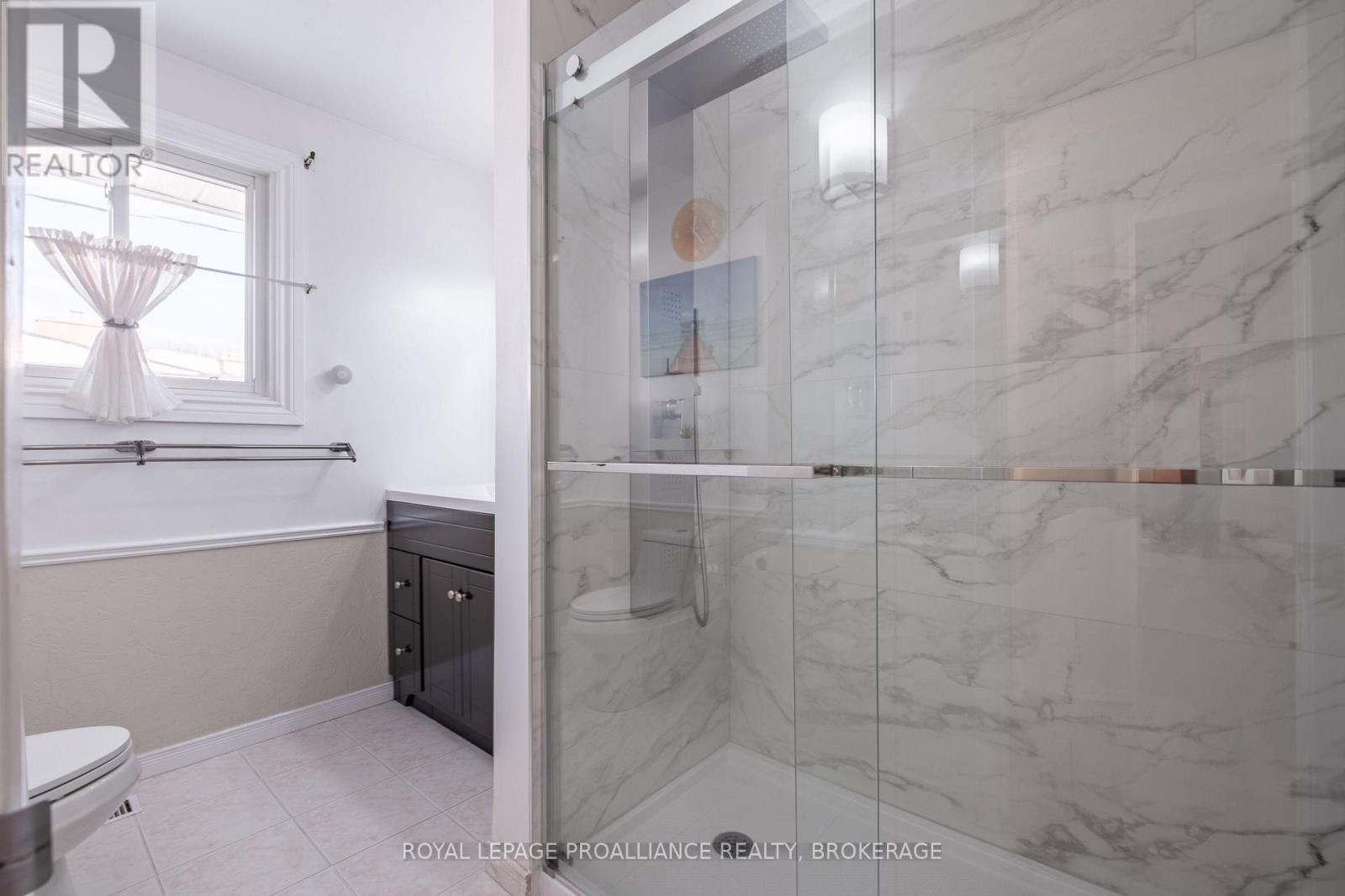 687 Harrow Place, Kingston (South Of Taylor-Kidd Blvd), Ontario  K7M 5M1 - Photo 14 - X12175704