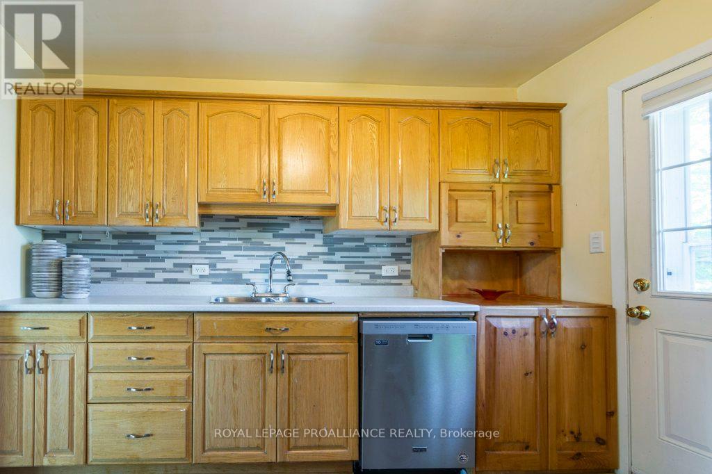 590 Victoria Avenue, Belleville, Ontario  K8N 2G9 - Photo 14 - X12175736