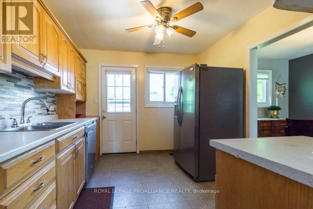 590 Victoria Avenue, Belleville, Ontario  K8N 2G9 - Photo 15 - X12175736
