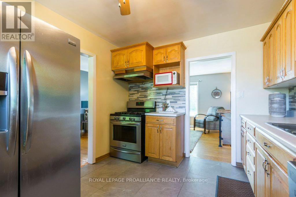 590 Victoria Avenue, Belleville, Ontario  K8N 2G9 - Photo 16 - X12175736