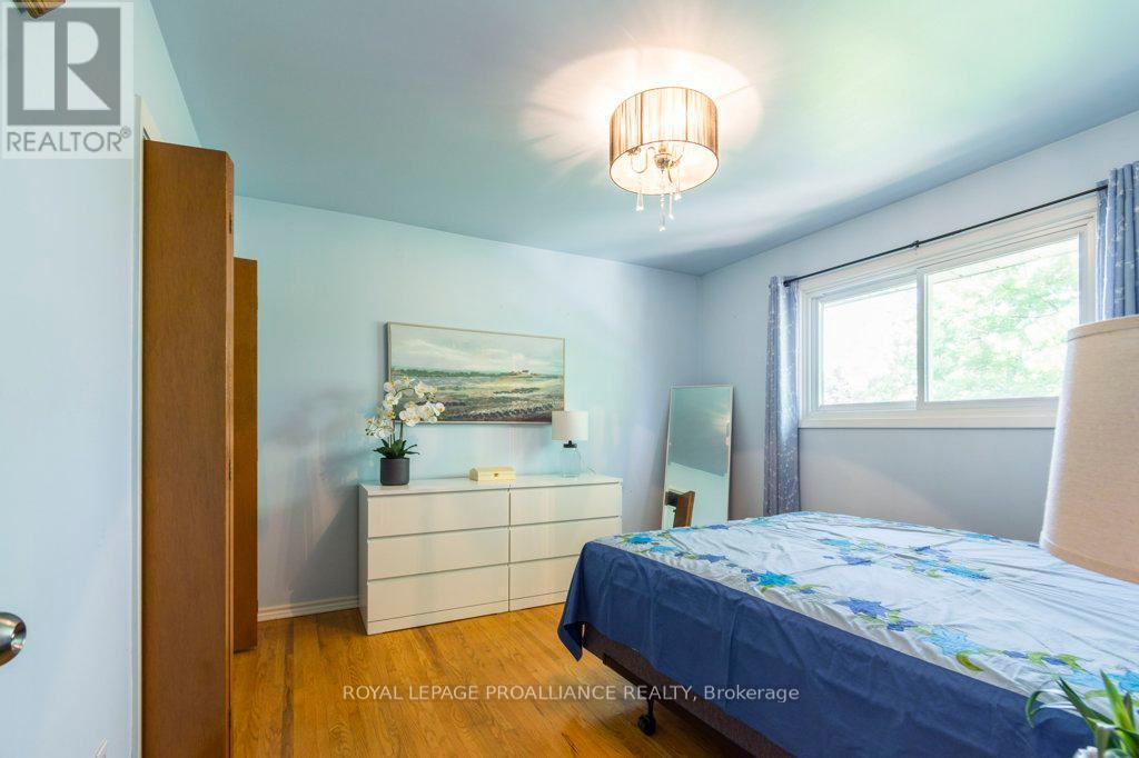 590 Victoria Avenue, Belleville, Ontario  K8N 2G9 - Photo 17 - X12175736
