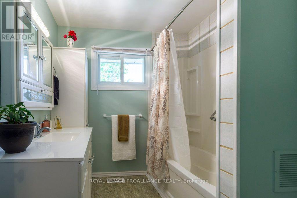 590 Victoria Avenue, Belleville, Ontario  K8N 2G9 - Photo 21 - X12175736