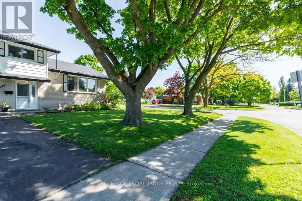 590 Victoria Avenue, Belleville, Ontario K8N 2G9 - Photo 5 - X12175736