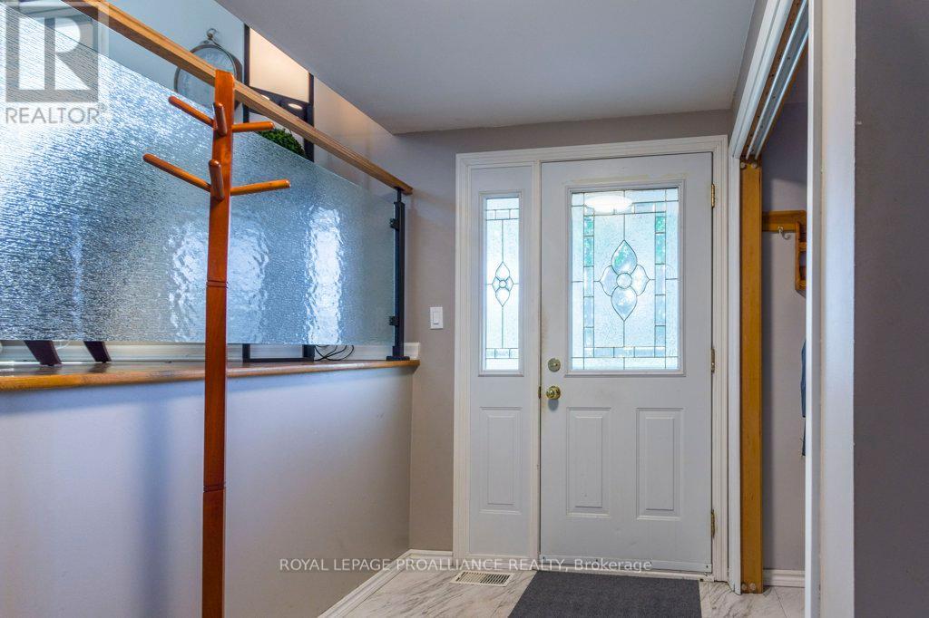 590 Victoria Avenue, Belleville, Ontario  K8N 2G9 - Photo 6 - X12175736