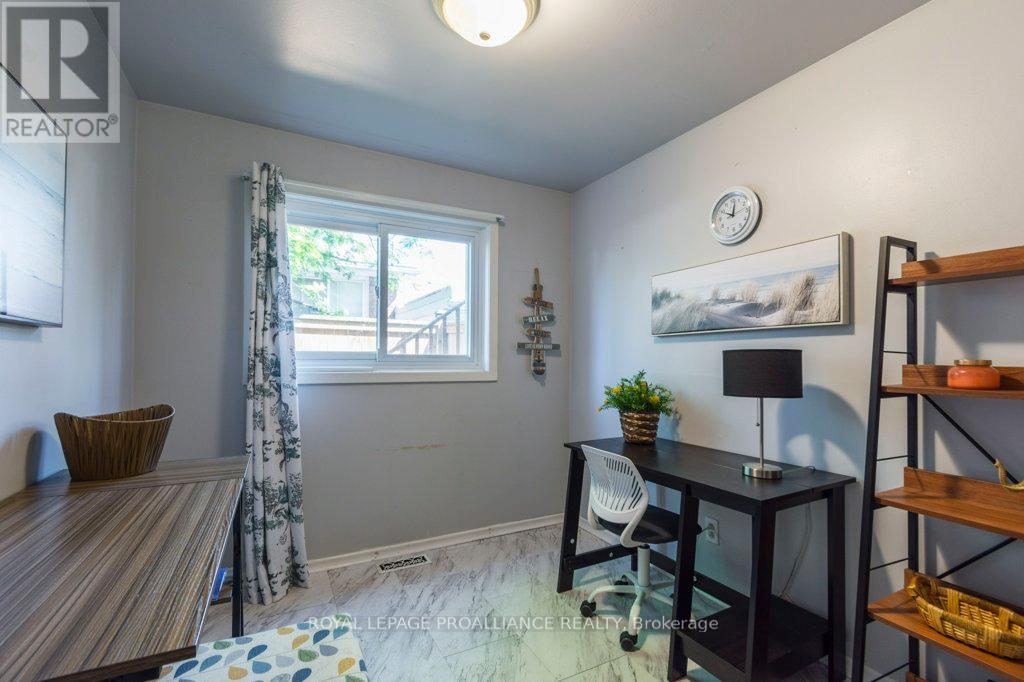 590 Victoria Avenue, Belleville, Ontario  K8N 2G9 - Photo 8 - X12175736