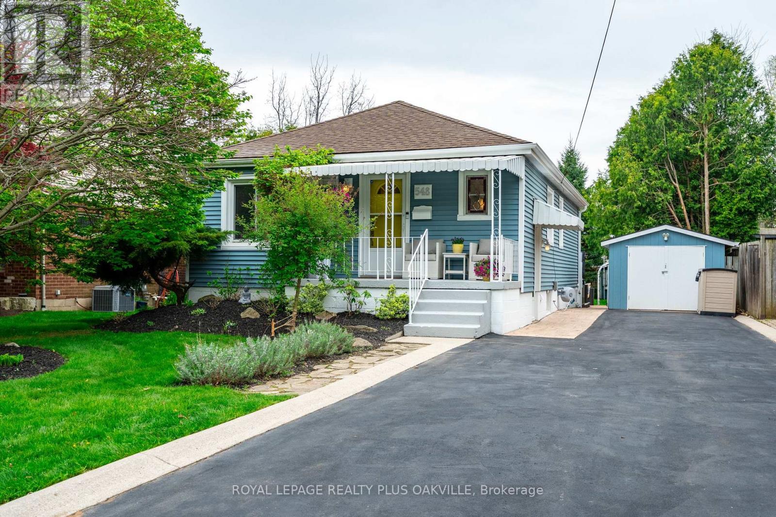 548 Regina Drive, Burlington, Ontario  L7S 1L6 - Photo 3 - W12149252