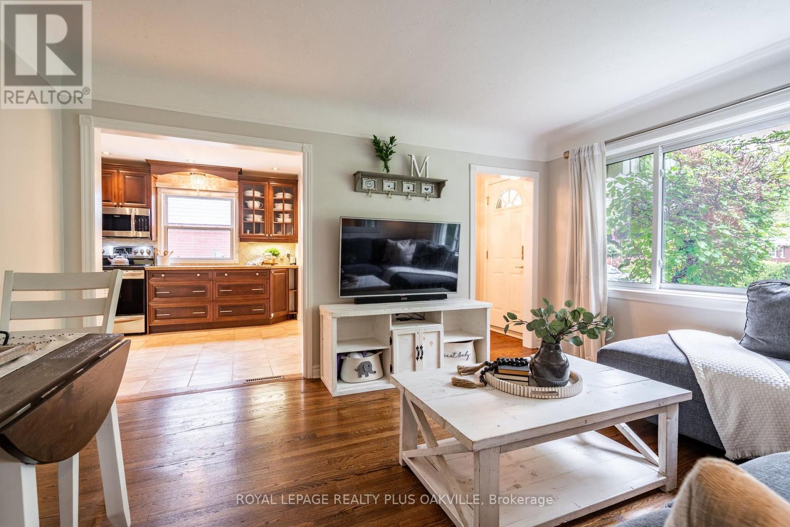 548 Regina Drive, Burlington, Ontario  L7S 1L6 - Photo 10 - W12149252