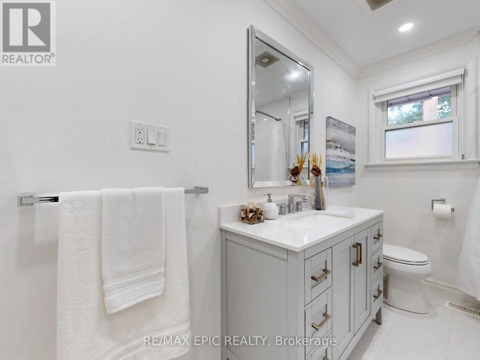 2180 Mount Royal Avenue, Burlington (Mountainside), Ontario  L7P 1R9 - Photo 15 - W12175530