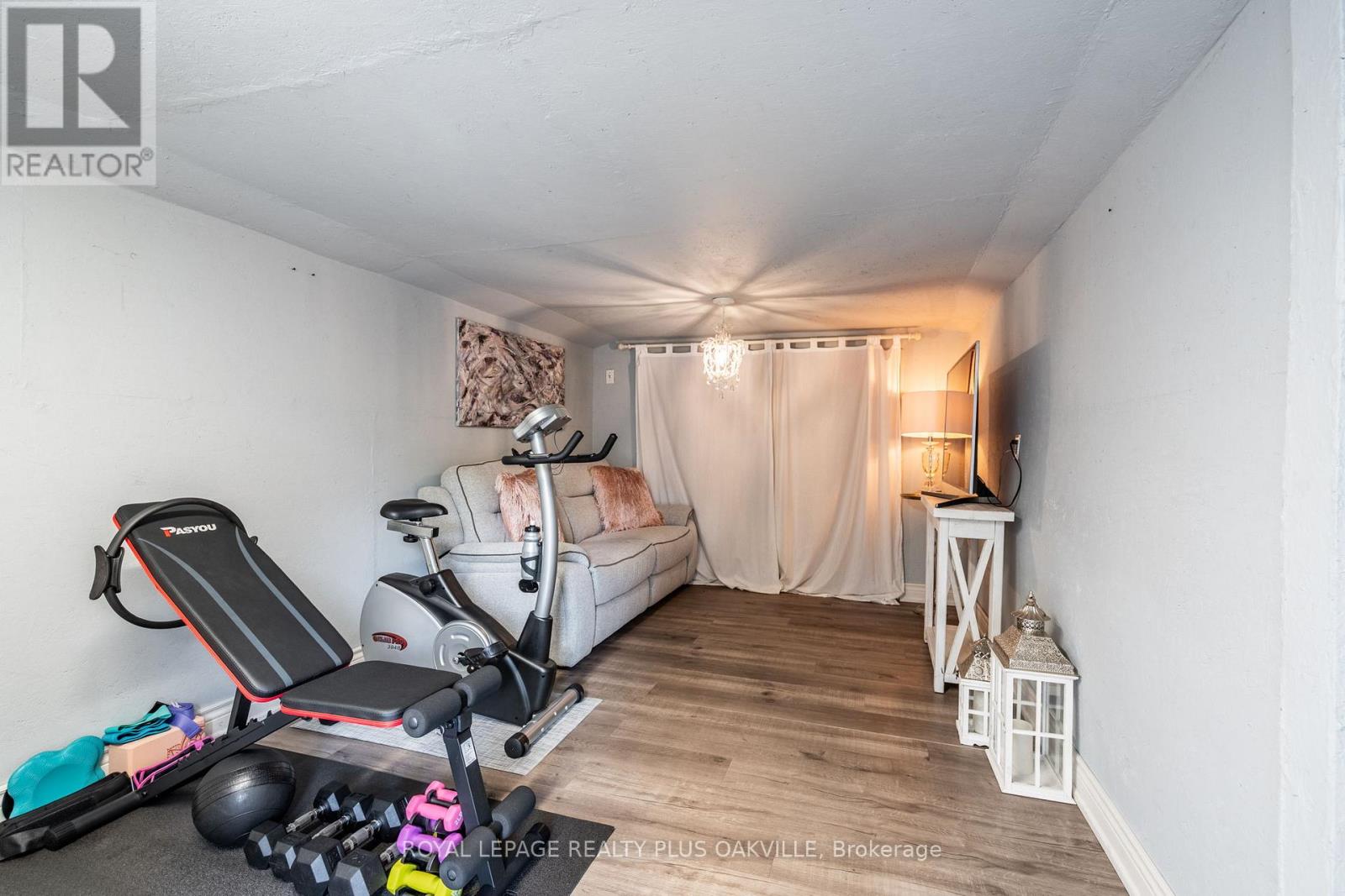 548 Regina Drive, Burlington, Ontario  L7S 1L6 - Photo 35 - W12149252