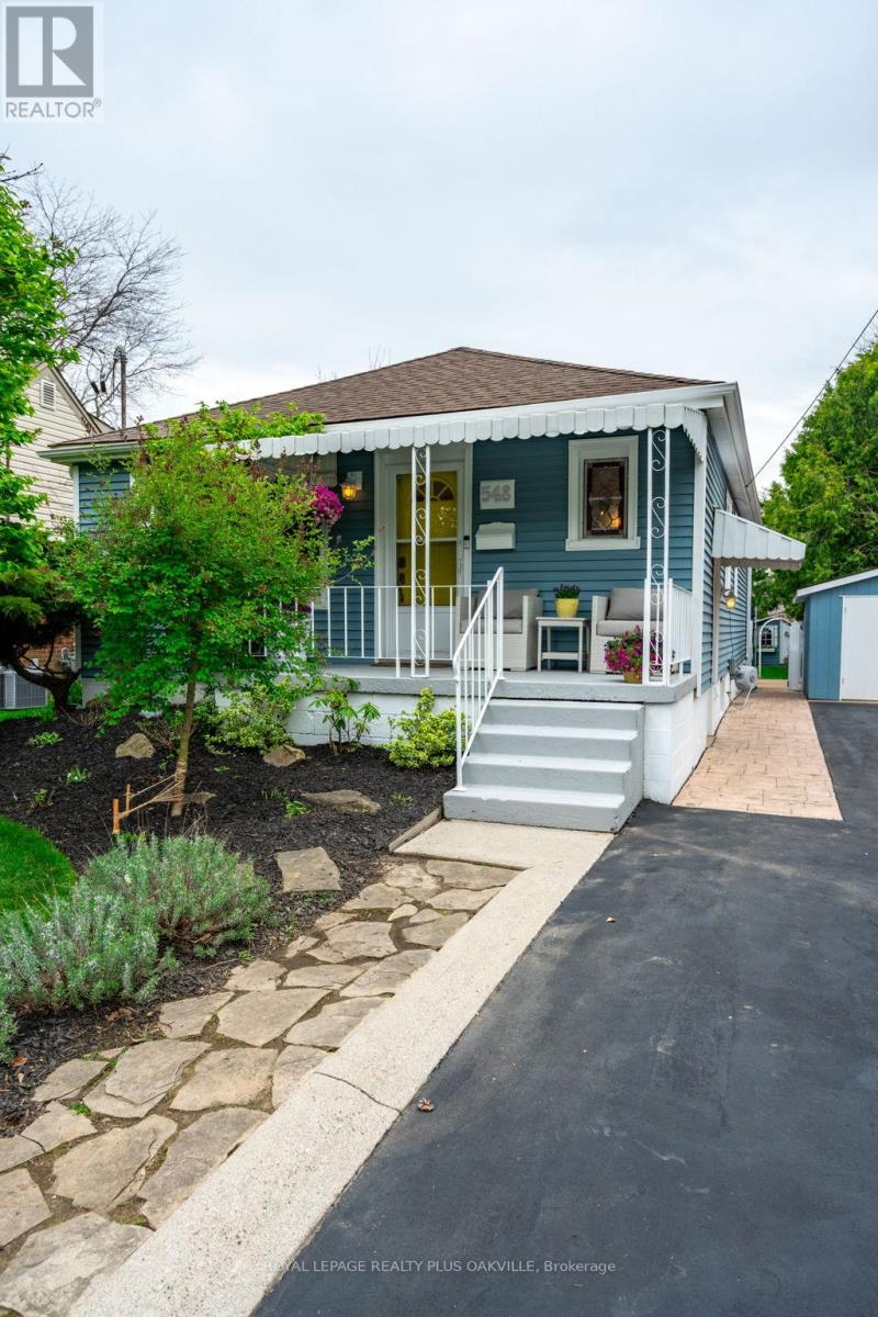 548 Regina Drive, Burlington, Ontario  L7S 1L6 - Photo 6 - W12149252