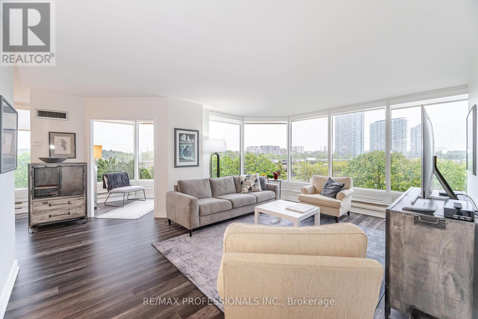 410 - 1 Palace Pier Court, Toronto (Mimico), Ontario  M8V 3W9 - Photo 2 - W12175545