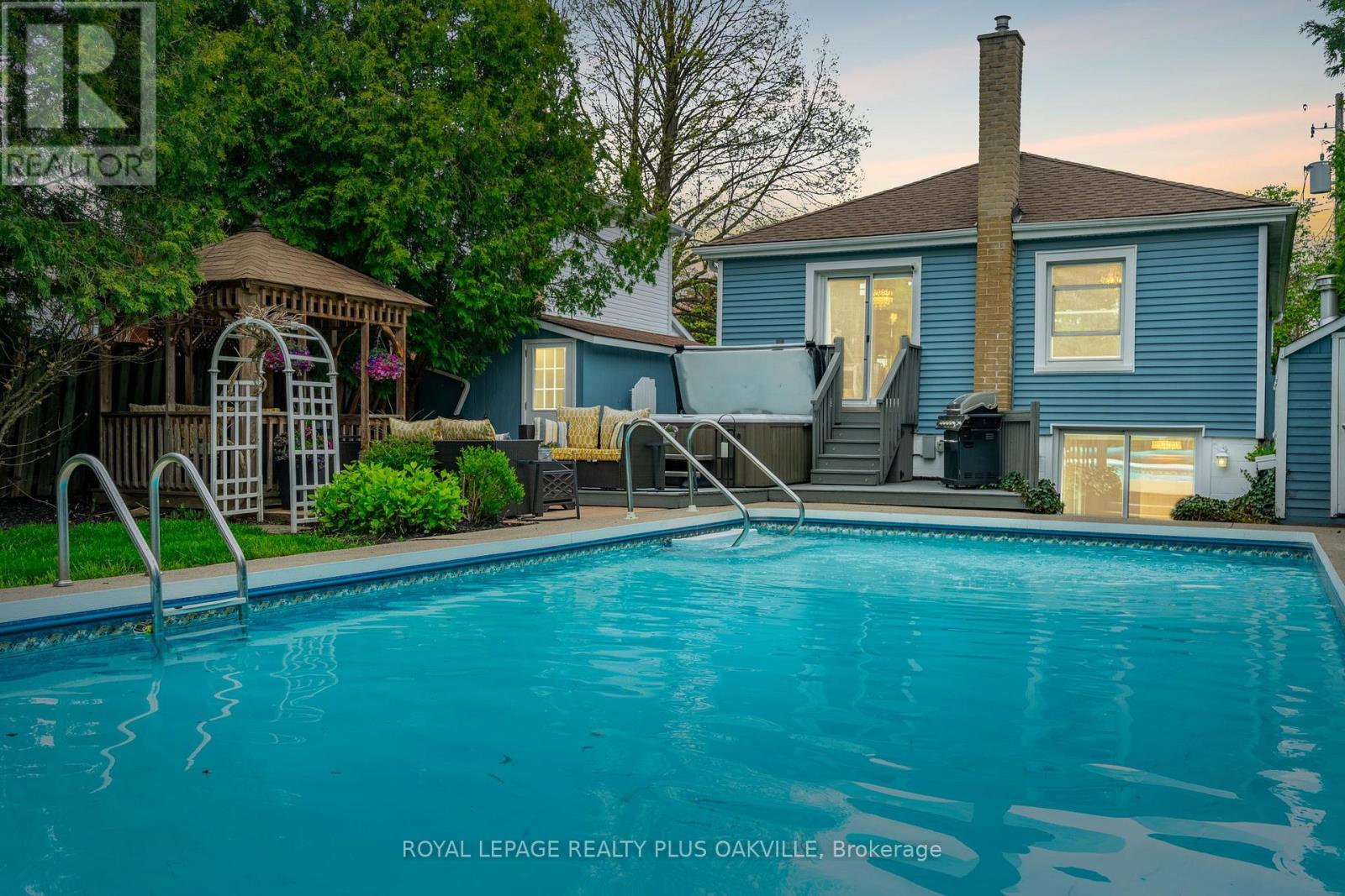 548 Regina Drive, Burlington, Ontario  L7S 1L6 - Photo 44 - W12149252