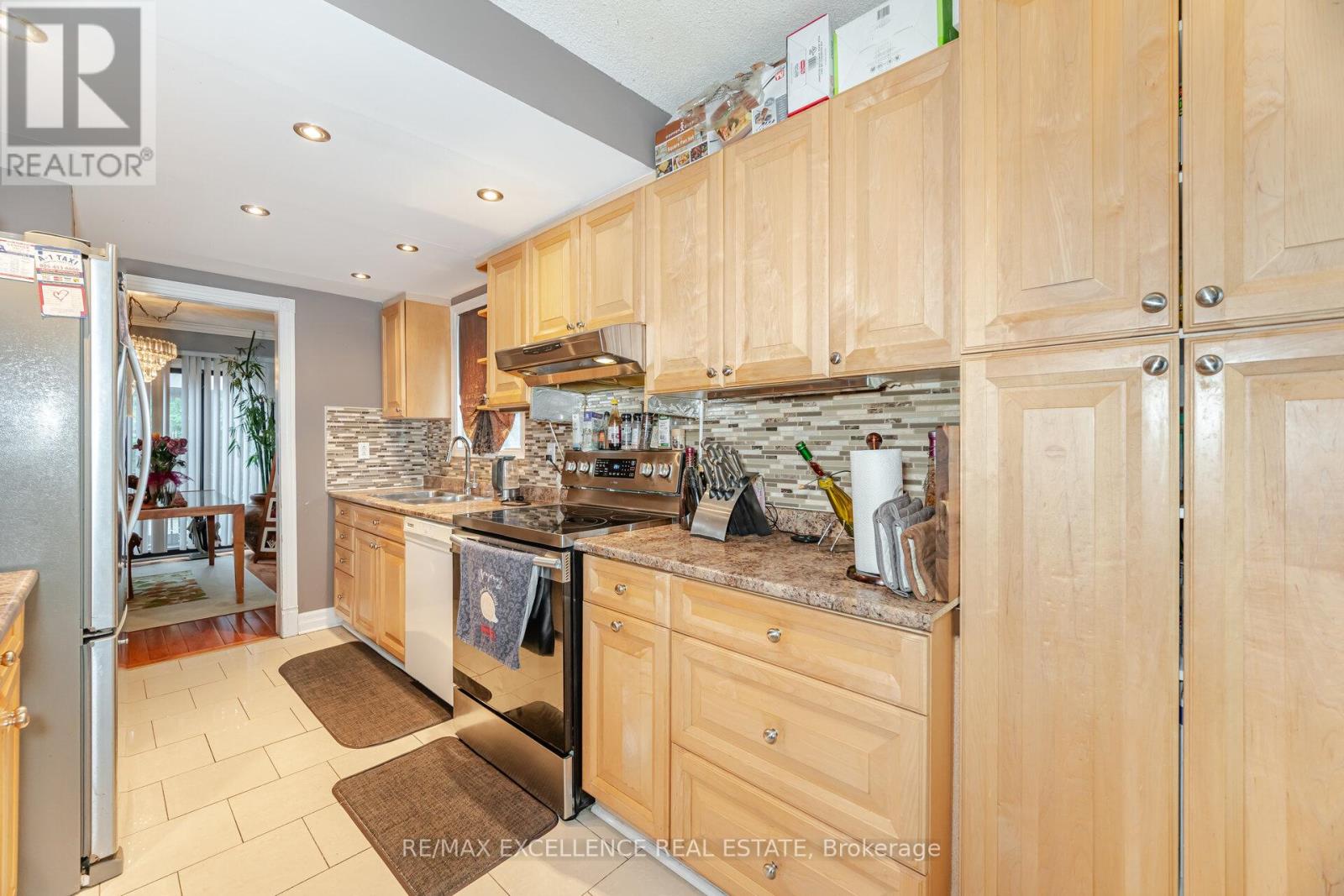 112 Elderwood Place, Brampton (Brampton North), Ontario  L6V 3N3 - Photo 7 - W12175561