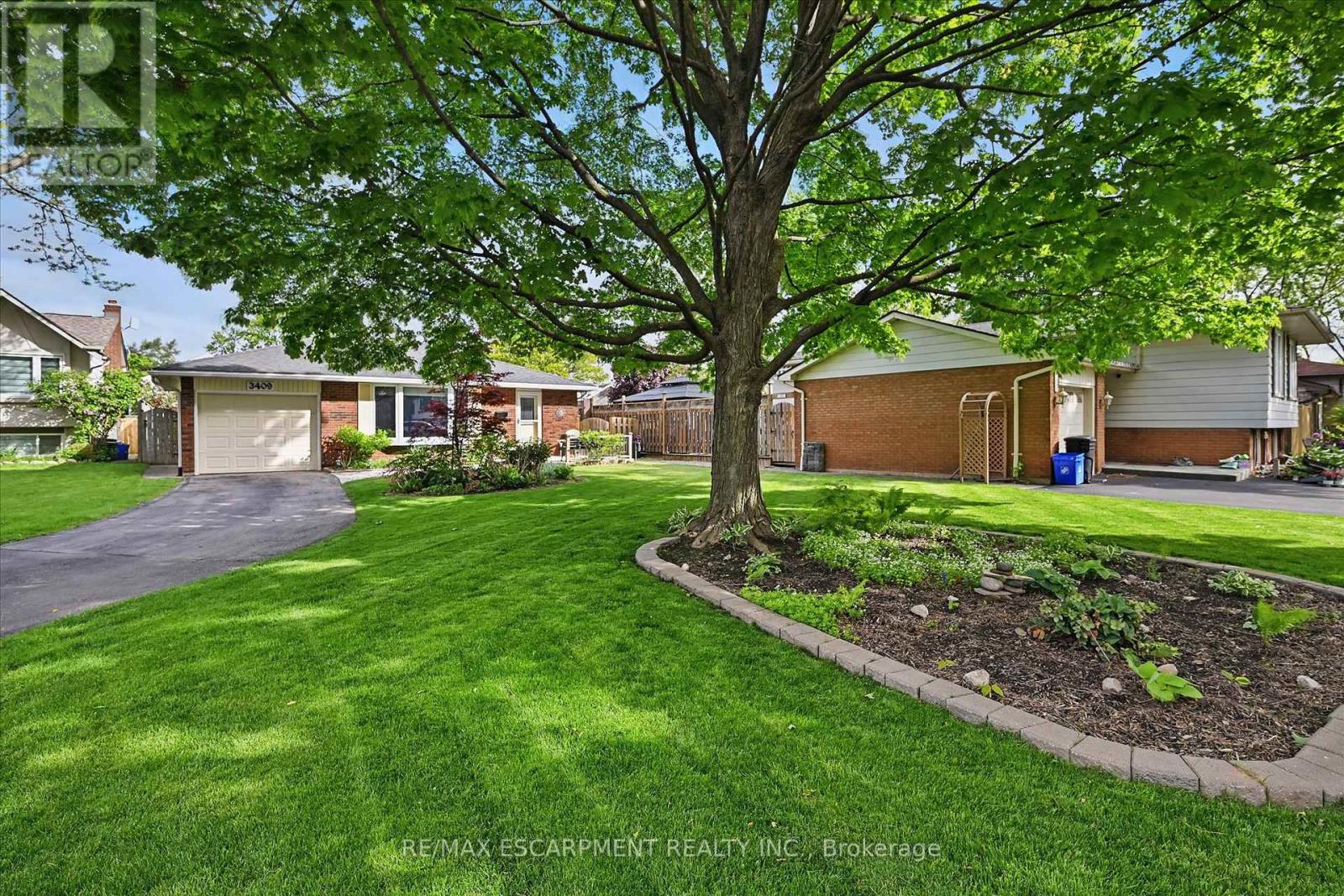 3409 Putter Place, Burlington, Ontario  L7N 2P3 - Photo 5 - W12175570