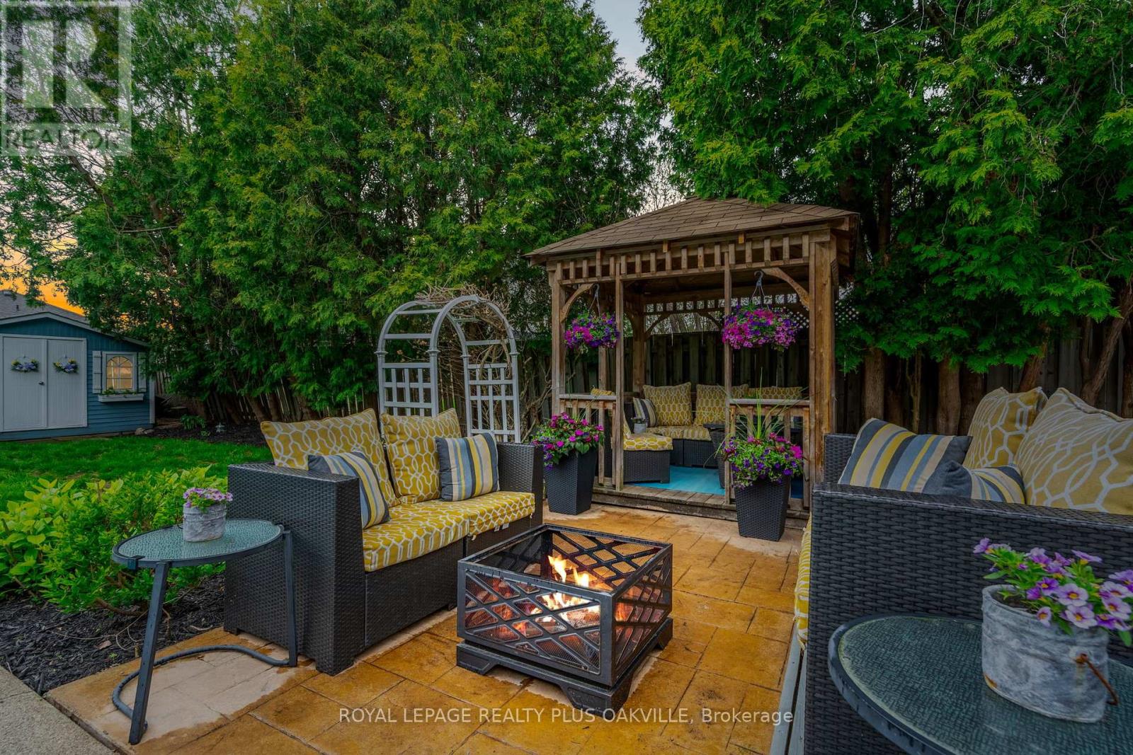 548 Regina Drive, Burlington, Ontario  L7S 1L6 - Photo 37 - W12149252