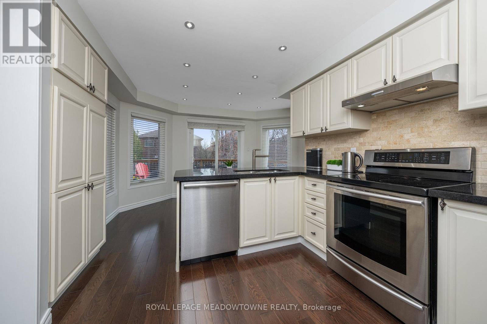 62 Harley Avenue, Halton Hills, Ontario  L7G 5R9 - Photo 14 - W12175589