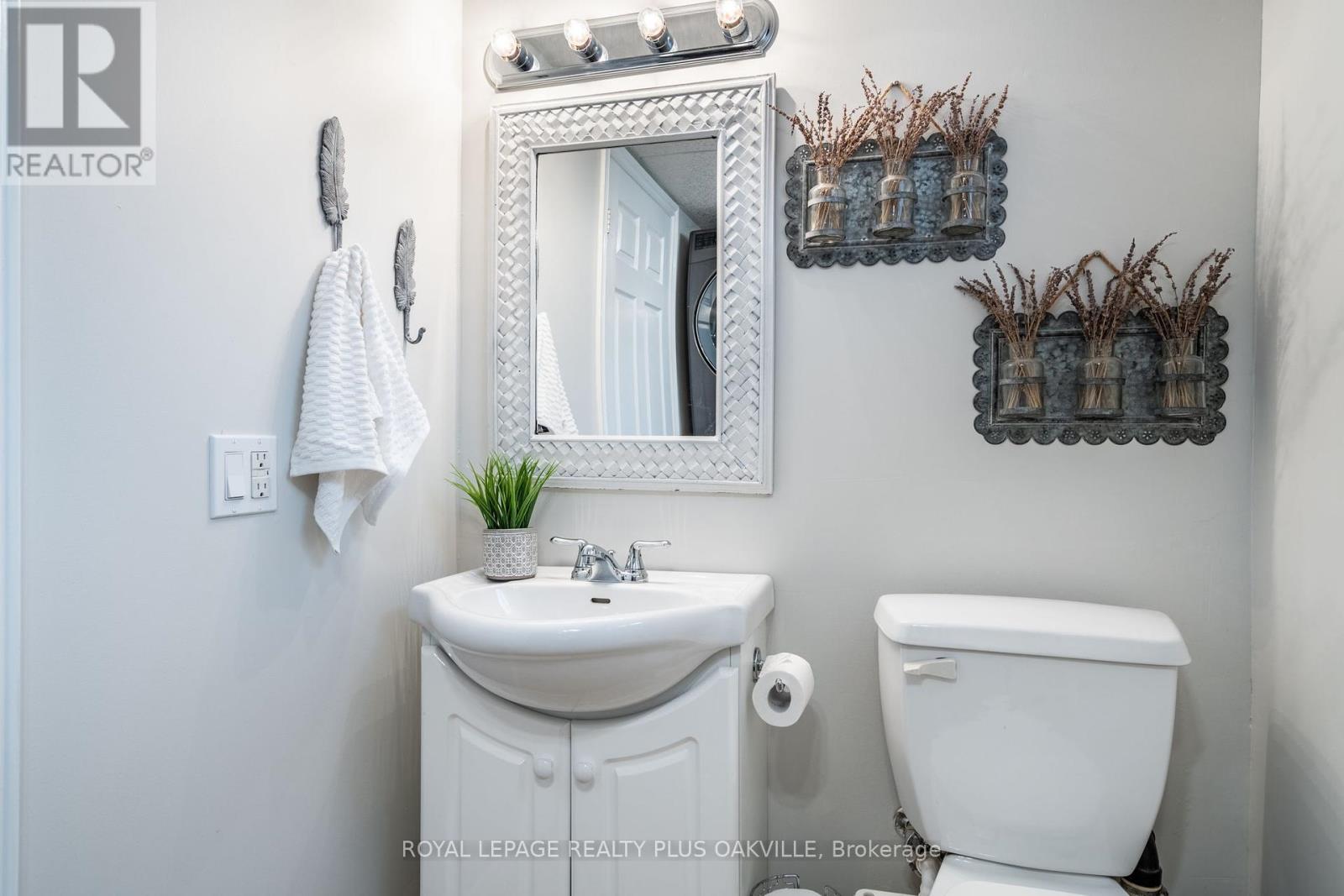 548 Regina Drive, Burlington, Ontario  L7S 1L6 - Photo 25 - W12149252