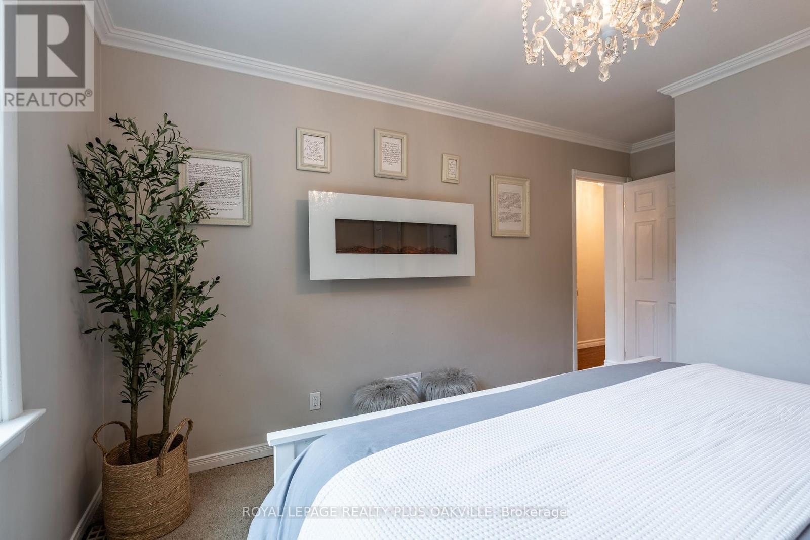 548 Regina Drive, Burlington, Ontario  L7S 1L6 - Photo 19 - W12149252