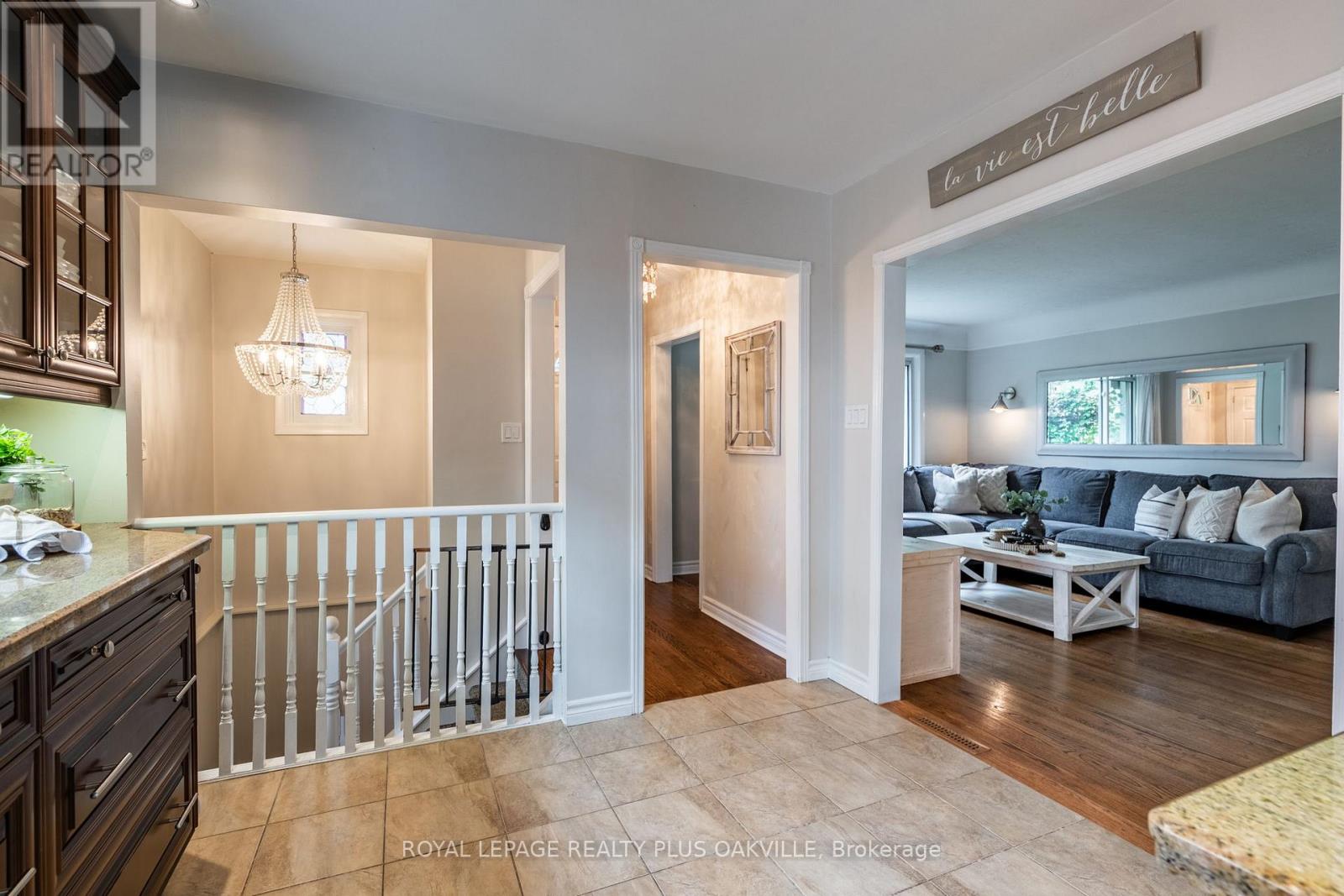 548 Regina Drive, Burlington, Ontario  L7S 1L6 - Photo 15 - W12149252