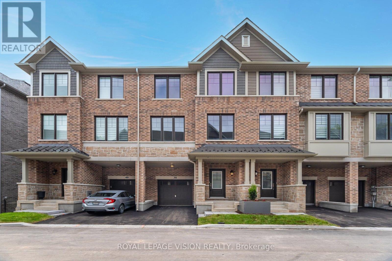 38 Folcroft Street, Brampton, Ontario  L6Y 6L3 - Photo 1 - W12173288